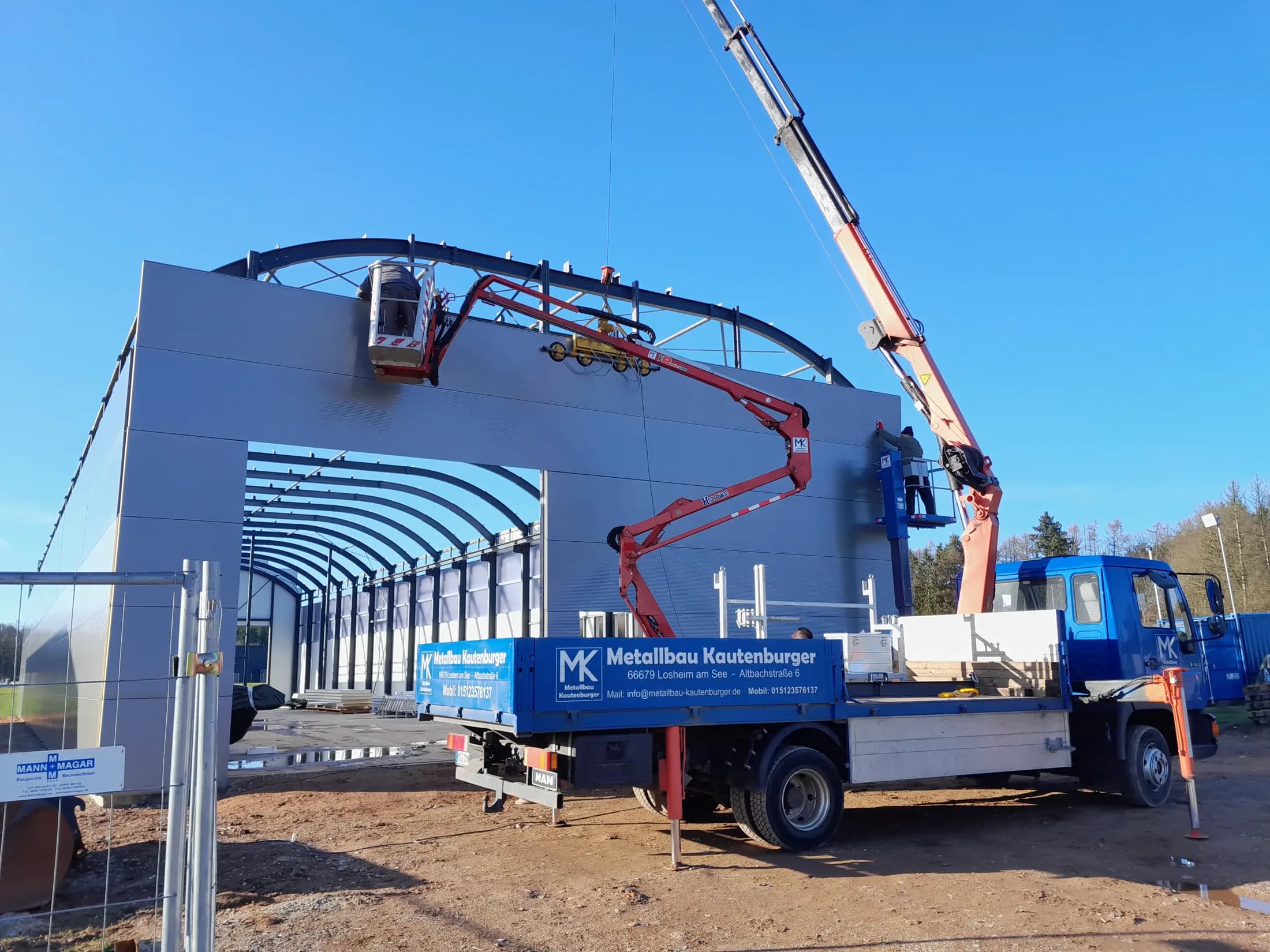 Montage einer Stahlhalle durch Metallbau Kautenburger